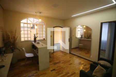Sala de casa à venda com 4 quartos, 360m² em Calafate, Belo Horizonte