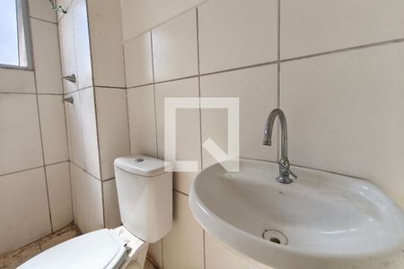 Banheiro de apartamento para alugar com 2 quartos, 45m² em Parque das Constelações, Campinas