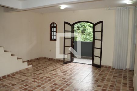 Casa para alugar com 4 quartos, 350m² em Roselândia, Cotia