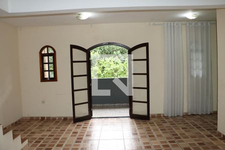Casa para alugar com 4 quartos, 350m² em Roselândia, Cotia