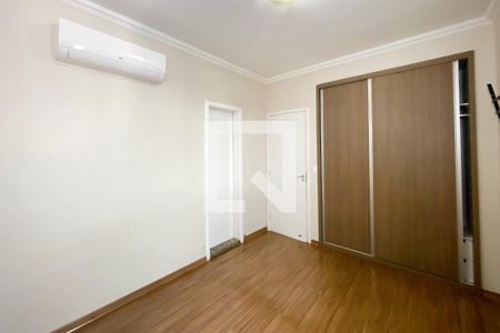 Suite de apartamento à venda com 4 quartos, 110m² em Sagrada Família, Belo Horizonte