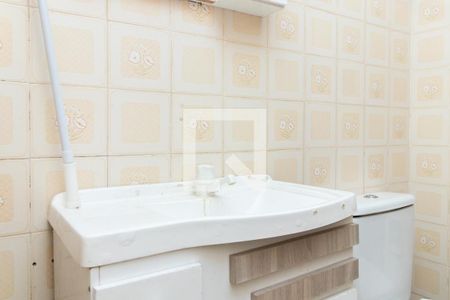 Banheiro de apartamento à venda com 1 quarto, 50m² em Santo Antônio, Porto Alegre