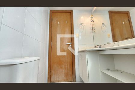 Banheiro Suíte 1 de apartamento para alugar com 2 quartos, 93m² em Vitória, Salvador
