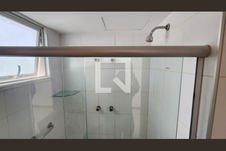 Banheiro Suíte 1 de apartamento para alugar com 2 quartos, 93m² em Vitória, Salvador