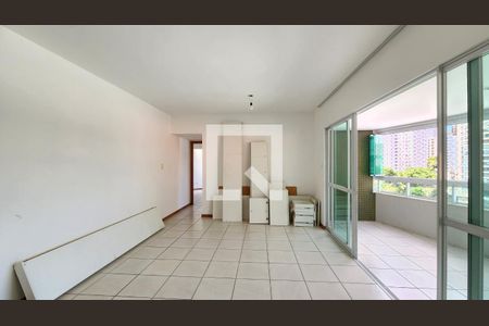 Sala  de apartamento para alugar com 2 quartos, 93m² em Vitória, Salvador