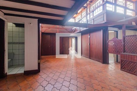 Casa à venda com 3 quartos, 375m² em Medianeira, Porto Alegre