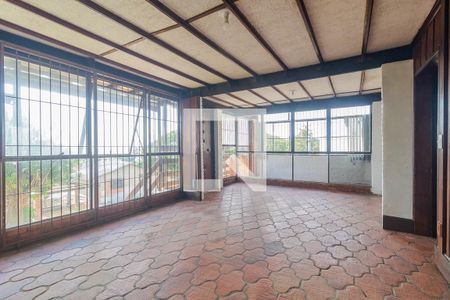 Casa à venda com 3 quartos, 375m² em Medianeira, Porto Alegre