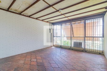 Casa à venda com 3 quartos, 375m² em Medianeira, Porto Alegre