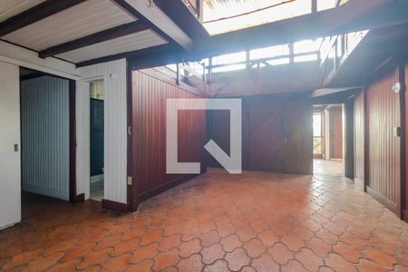 Casa à venda com 3 quartos, 375m² em Medianeira, Porto Alegre