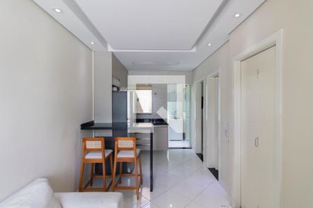 Sala e Cozinha de apartamento para alugar com 2 quartos, 40m² em Vila Granada, São Paulo