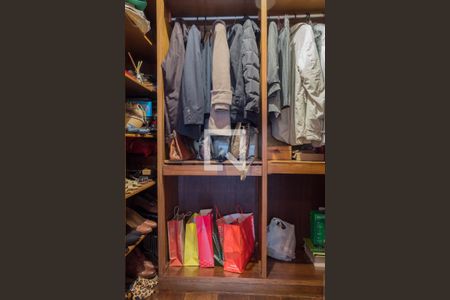 Closet da Suíte 1 de casa à venda com 3 quartos, 200m² em Chácara Sergipe, São Bernardo do Campo