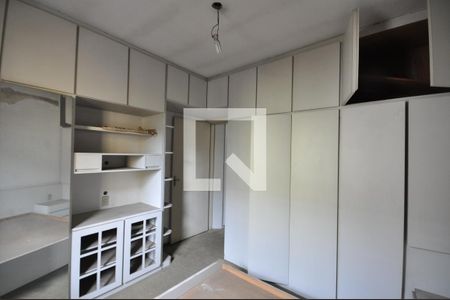 Quarto 2 de casa à venda com 2 quartos, 80m² em Vila Nivi, São Paulo