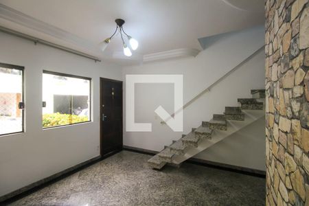 Sala de casa de condomínio para alugar com 2 quartos, 85m² em Chácara Mafalda, São Paulo