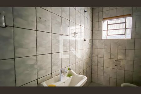 Banheiro de casa para alugar com 1 quarto, 85m² em Jardim Laone, São Paulo