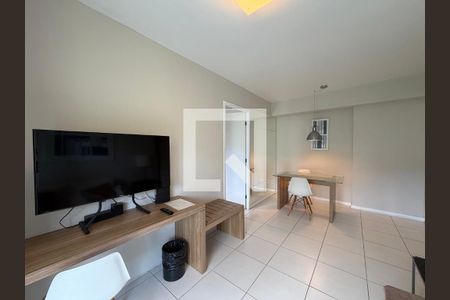 Sala de apartamento para alugar com 2 quartos, 75m² em Camorim, Rio de Janeiro