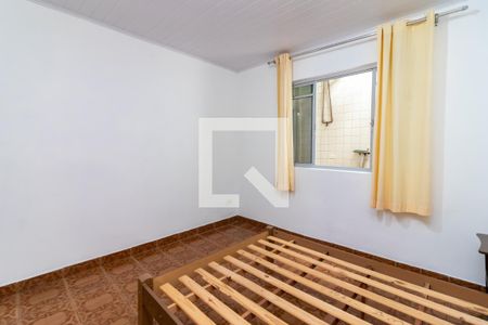 Quarto 2 de casa para alugar com 2 quartos, 120m² em Vila Romero, São Paulo