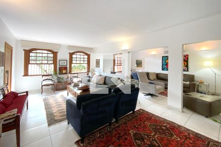 Sala de casa à venda com 3 quartos, 275m² em São José, Belo Horizonte