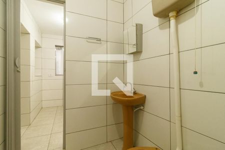 Banheiro de casa para alugar com 1 quarto, 30m² em Parque Casa de Pedra, São Paulo