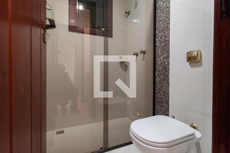 Banheiro social 1 de casa à venda com 3 quartos, 369m² em Cabral, Contagem