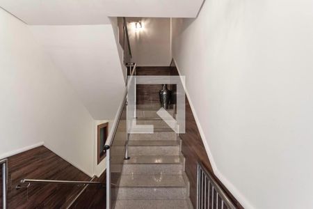 Escada de casa à venda com 3 quartos, 369m² em Cabral, Contagem