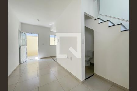Sala de casa de condomínio à venda com 2 quartos, 52m² em Santa Maria, Osasco