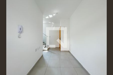 Sala de casa de condomínio à venda com 2 quartos, 52m² em Santa Maria, Osasco