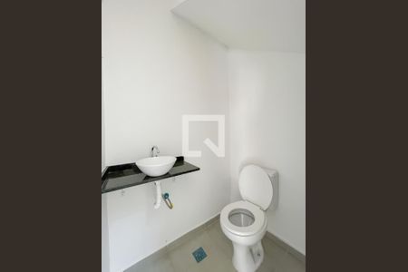 Lavabo de casa de condomínio à venda com 2 quartos, 52m² em Santa Maria, Osasco