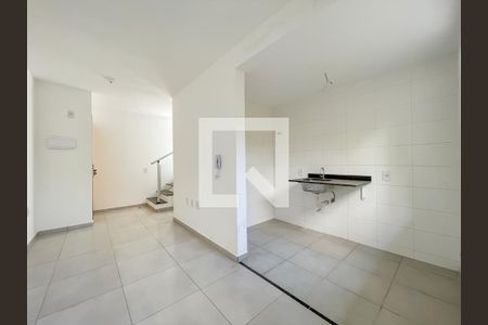 Sala de casa de condomínio à venda com 2 quartos, 52m² em Santa Maria, Osasco