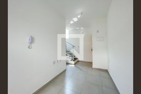 Sala de casa de condomínio à venda com 2 quartos, 52m² em Santa Maria, Osasco