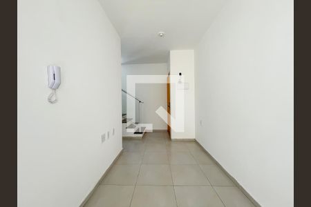 Sala de casa de condomínio à venda com 2 quartos, 52m² em Santa Maria, Osasco