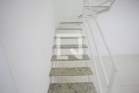 Escada de casa para alugar com 3 quartos, 120m² em Tanque, Rio de Janeiro