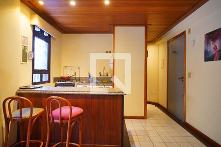 Cozinha  de apartamento à venda com 1 quarto, 55m² em Independência, Porto Alegre