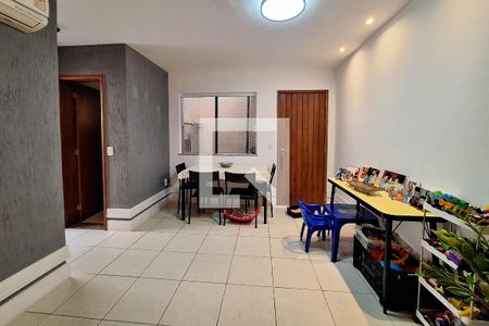 Sala de casa de condomínio à venda com 3 quartos, 180m² em Badu, Niterói