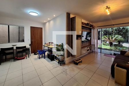 Sala de casa de condomínio à venda com 3 quartos, 180m² em Badu, Niterói