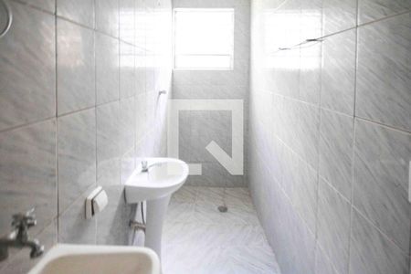 Banheiro e Área de Serviço de casa para alugar com 1 quarto, 30m² em Vila California, São Paulo