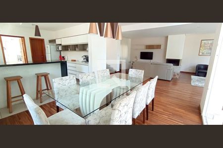 Sala de casa para alugar com 4 quartos, 450m² em Chácara Vale do Rio Cotia, Carapicuíba