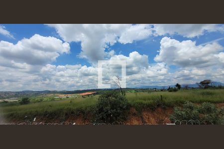 vista sala de apartamento para alugar com 2 quartos, 44m² em Monte Verde, Betim