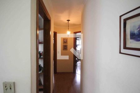 Corredor de casa para alugar com 3 quartos, 300m² em Jardim Avelino, São Paulo