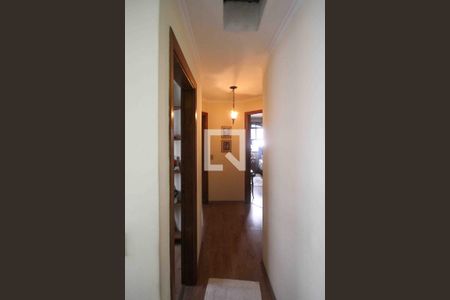 Corredor de casa para alugar com 3 quartos, 300m² em Jardim Avelino, São Paulo