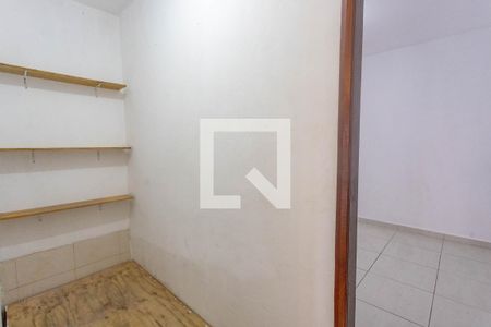 Corredor - armário  de casa para alugar com 2 quartos, 80m² em Vila Nogueira, Diadema