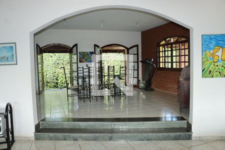 Casa para alugar com 4 quartos, 710m² em Água Espraiada, Cotia