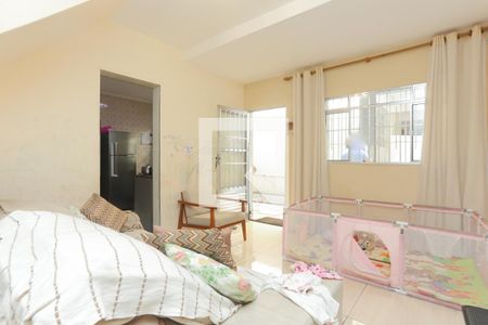 Sala de casa para alugar com 2 quartos, 200m² em Jardim Itapemirim, São Paulo