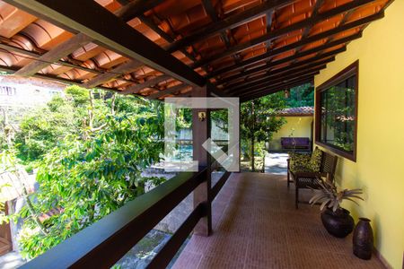 Casa à venda com 2 quartos, 750m² em Serra Grande, Niterói