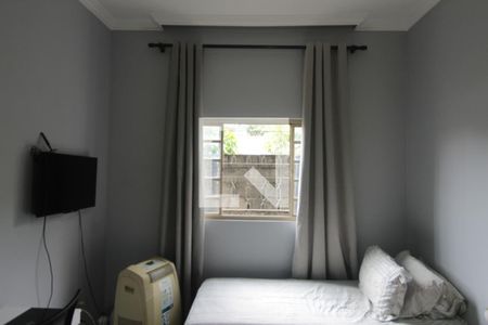 Quarto 1 de casa para alugar com 3 quartos, 239m² em Planalto, Belo Horizonte