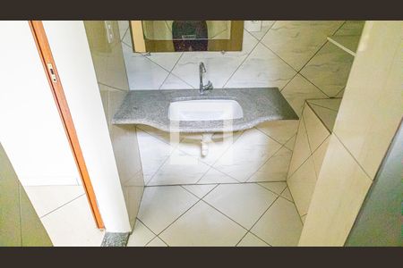 Lavabo de apartamento para alugar com 2 quartos, 55m² em Glória, Belo Horizonte