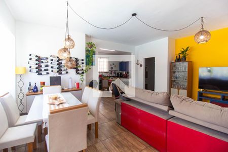 Casa à venda com 3 quartos, 265m² em Piratininga, Niterói