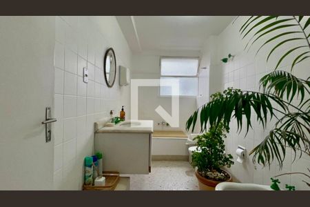 Banheiro de apartamento à venda com 3 quartos, 74m² em Pinheiros, São Paulo