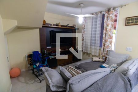 Sala de casa de condomínio para alugar com 3 quartos, 120m² em Itaipu, Niterói