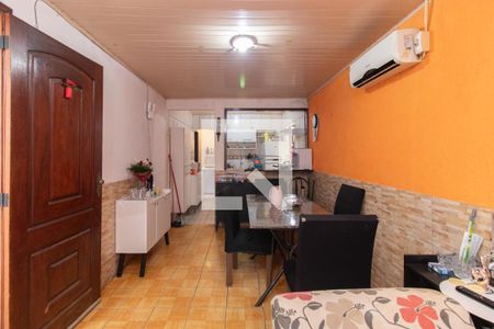 Sala de casa à venda com 5 quartos, 200m² em Restinga, Porto Alegre