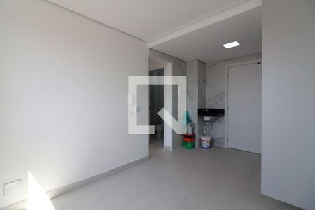 Sala/Cozinha e Área de Serviço de apartamento para alugar com 2 quartos, 33m² em Vila Ré, São Paulo